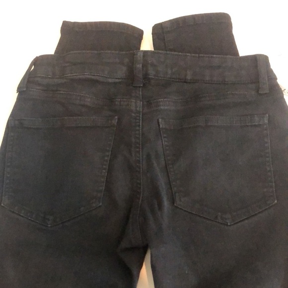 UNIQLO denim in black color - Picture 1 of 8